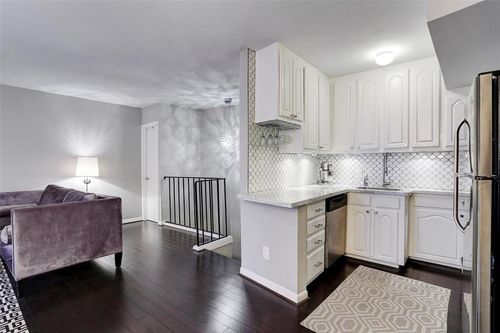 26-3401 Timmons Ln, Houston, TX, 77027-6421 | Card Image