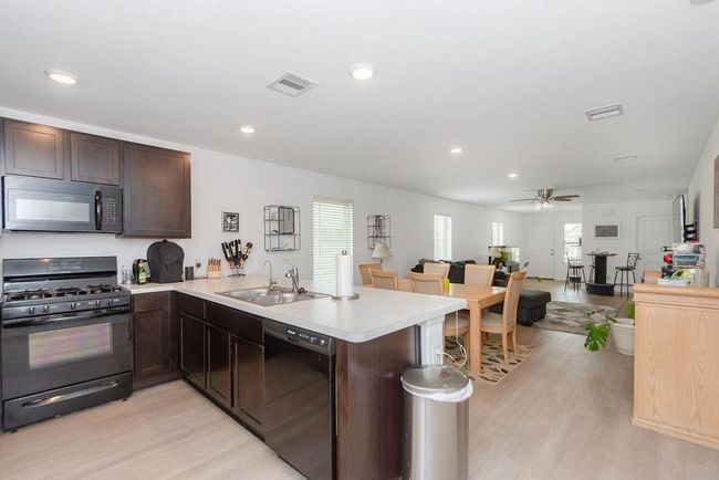 5050 Hurston Park Trl, House other with 3 bedrooms, 2 bathrooms and 2 parking in Fresno TX | Image 13