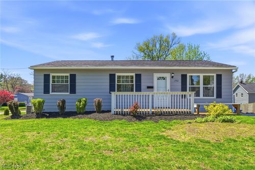 1762 Underwood St, Cuyahoga Falls, OH, 44221-4038 | Card Image