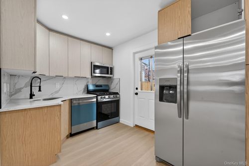 114-25 200 Street, New York, NY, 11412 | Card Image