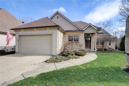 9 River Side Dr, Rocky River, OH, 44116-3098 | Card Image