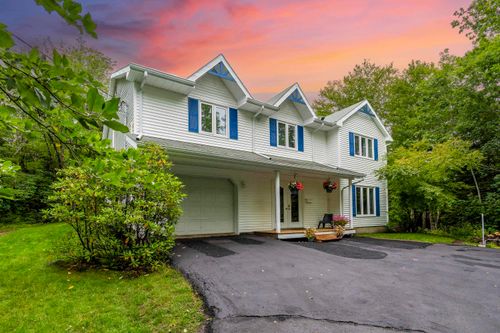 5 Lisa Crt, House with 4 bedrooms, 2 bathrooms and null parking in Hammonds Plains NS | Card Image