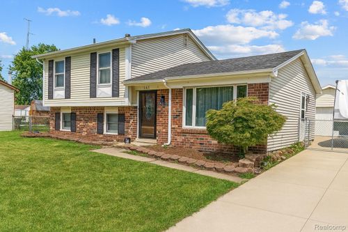 19117 Hyde Park Ct, Woodhaven, MI, 48183-4336 | Card Image