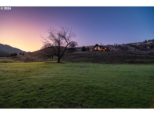 325 Beals Creek Rd, Canyonville, OR, 97417 | Card Image