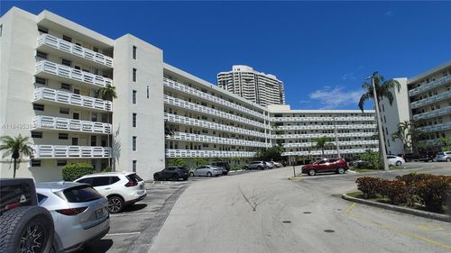 apt-t409-3030 Marcos Dr, Aventura, FL, 33160-2566 | Card Image