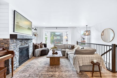 20280 Ospring St, Maple Ridge, BC, V2X1K4 | Card Image