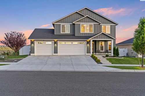 4523 Village View St, Richland, WA, 99352-8582 | Card Image