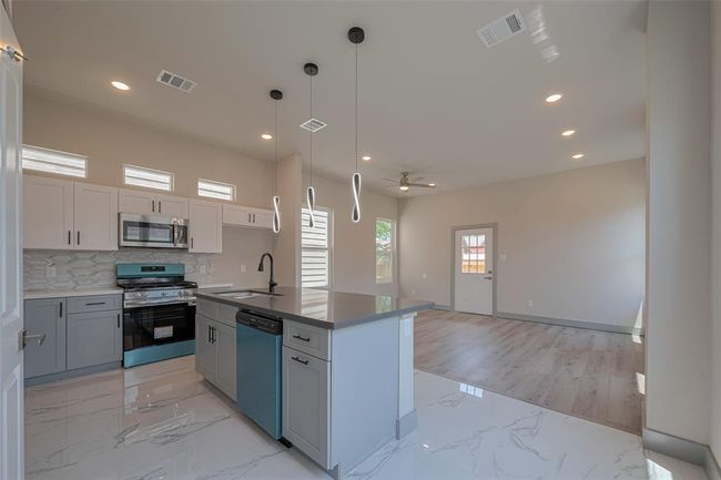 2414 Sam Wilson St, House other with 3 bedrooms, 3 bathrooms and 2 parking in Houston TX | Image 5