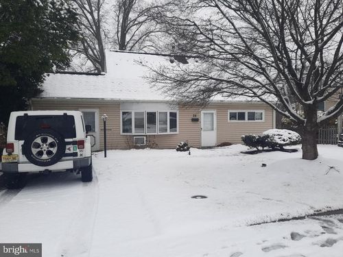 35 Viking Ln, LEVITTOWN, PA, 19054-1025 | Card Image