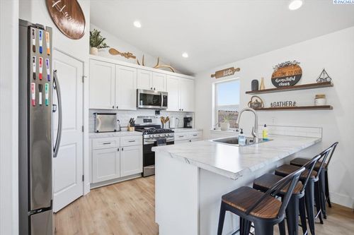 10609 Silverbright Dr, Pasco, WA, 99301-6080 | Card Image