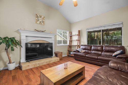 639 Alamine Dr, Redding, CA, 96003-3749 | Card Image