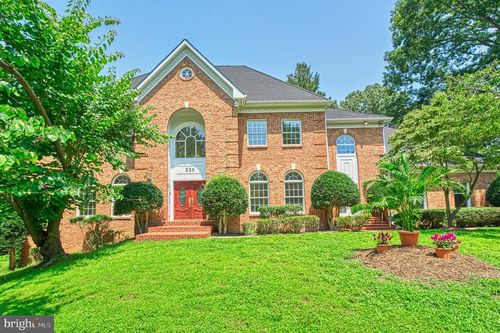 250 Golden Woods Ct, Great Falls, VA, 22066-4100 | Card Image