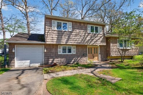14 Bunyan Dr, Livingston, NJ, 07039-4412 | Card Image