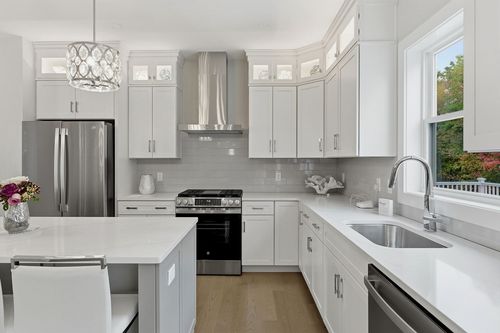 91-11 Londonderry Rd, Londonderry, NH, 03053-3356 | Card Image