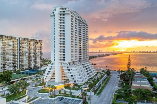 2704-555 Ne 34th St, Miami, FL, 33137-4022 | Card Image