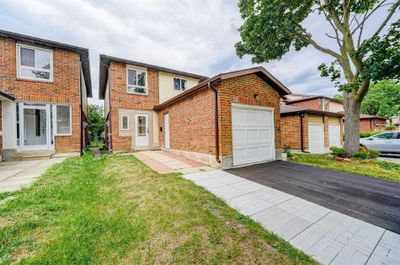 32 Carey Cres, Home with 3 bedrooms, 3 bathrooms and 4 parking in Markham ON | Image 2