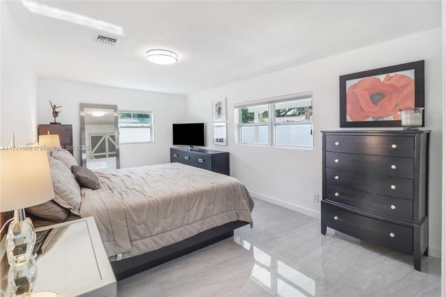 1990 Ne 35 Th St, House other with 3 bedrooms, 2 bathrooms and null parking in Lighthouse Point FL | Image 14