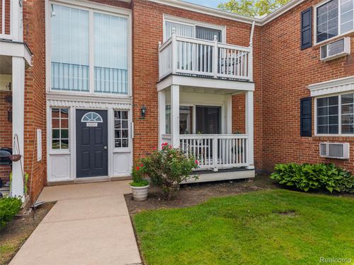 apt-110-2420 Parmenter Blvd, Royal Oak, MI, 48073-1337 | Card Image