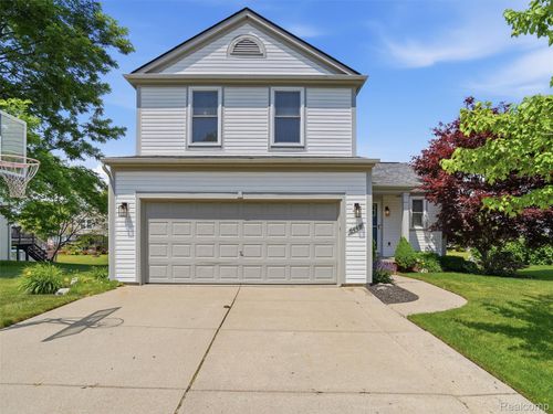 6449 Cranberry Dr, Holly, MI, 48442-8440 | Card Image