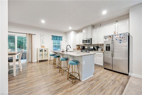 1808 Aft Way, Chesapeake, VA, 23323-2653 | Card Image