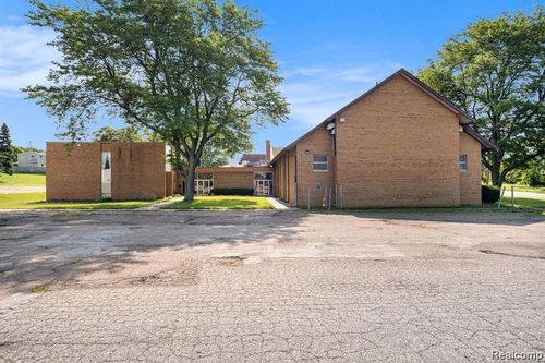 3202 Flushing Rd, Flint, MI, 48504-4370 | Card Image