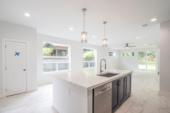 A - 616 W Dittmar Rd, Townhouse with 3 bedrooms, 3 bathrooms and 2 parking in Austin TX | Image 6