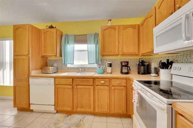 Plenty of cupboard space | Image 15