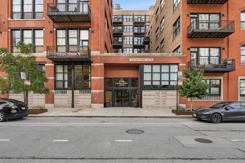 101-226 N Clinton St, Chicago, IL, 60661-1137 | Card Image