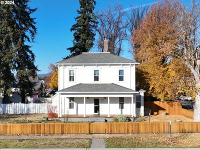 203 W Broadway St, House other with 4 bedrooms, 2 bathrooms and null parking in Goldendale WA | Image 1