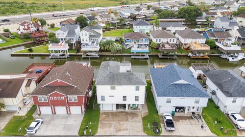 27 N Flamingo St, La Marque, TX, 77568-6527 | Card Image