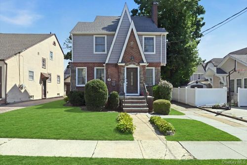 243 Spruce St, West Hempstead, NY, 11552-2453 | Card Image