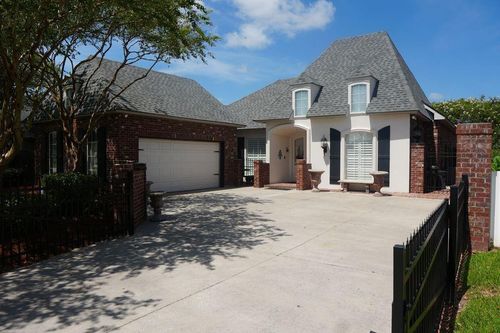 174 Sugarwood Blvd, Houma, LA, 70360-8316 | Card Image