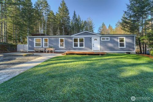 42 E Mossflower Ln, Grapeview, WA, 98546-9695 | Card Image