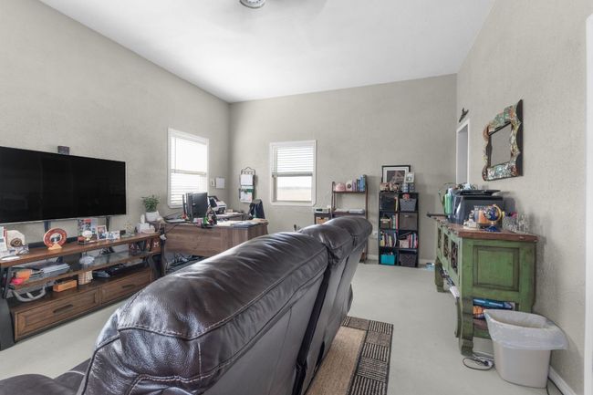 300 sq ft office | Image 24