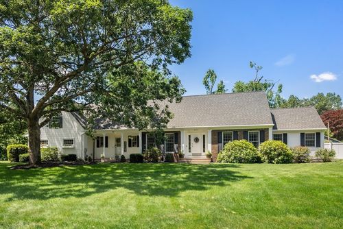 14 Old Park Ln, Westfield, MA, 01085-9842 | Card Image