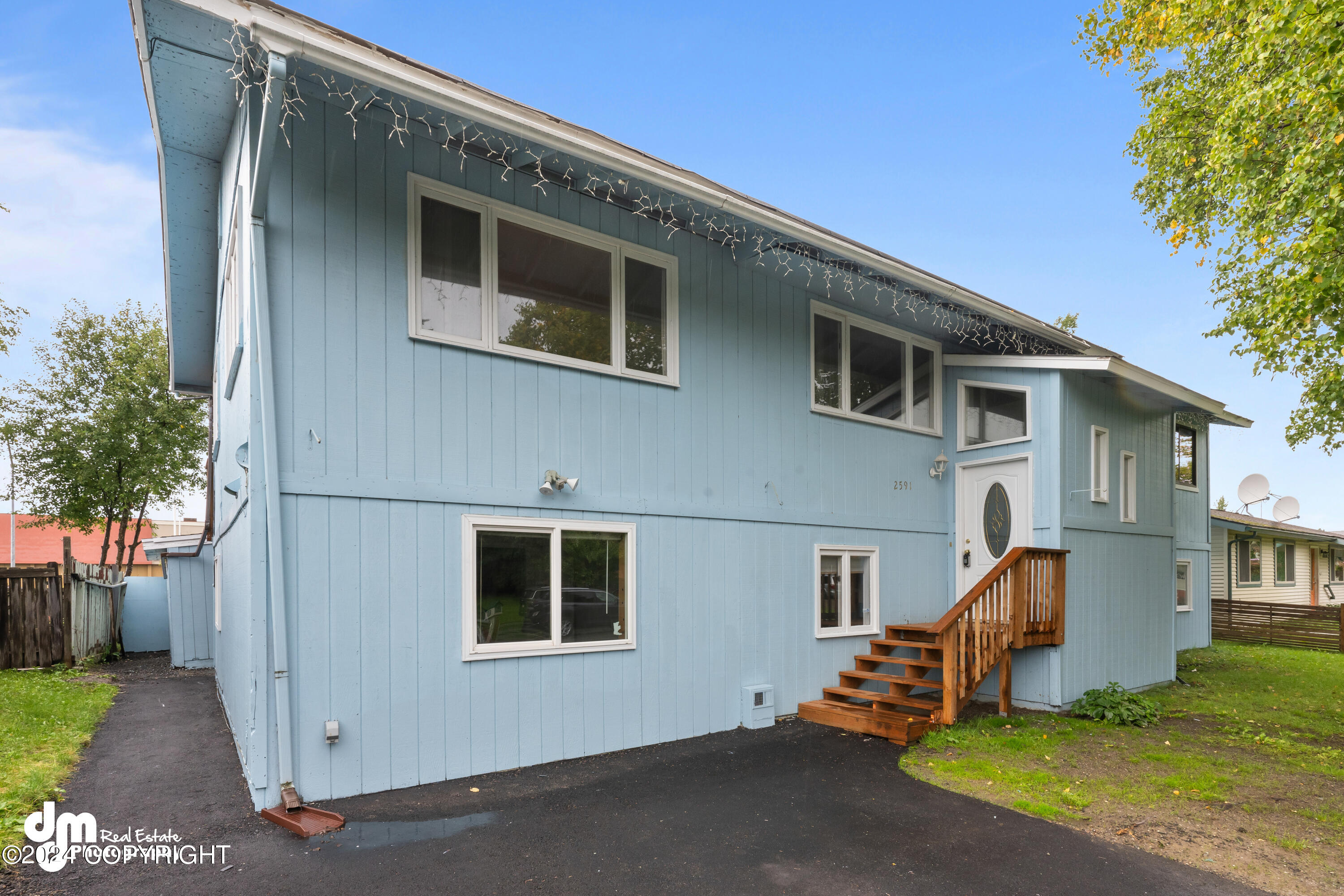 Lyvona Ln, Anchorage, AK 99502