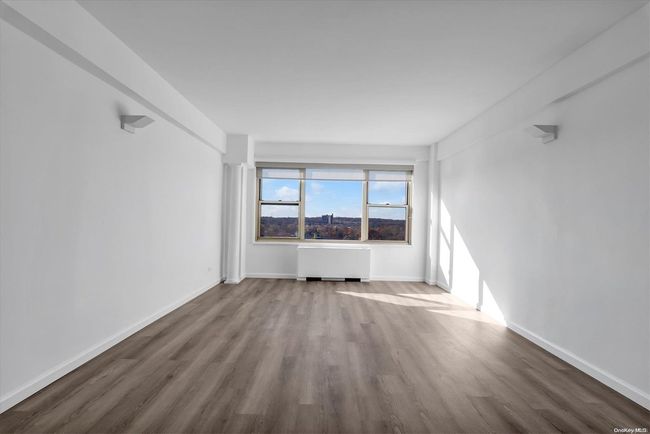 Living Room | Image 10