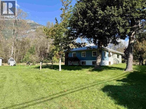 1802 Mackenzie 20 Highway, Hagensborg, BC, V0T1H0 | Card Image