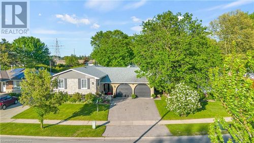 18 Old Farm Rd, Brantford, ON, N3R6P5 | Card Image