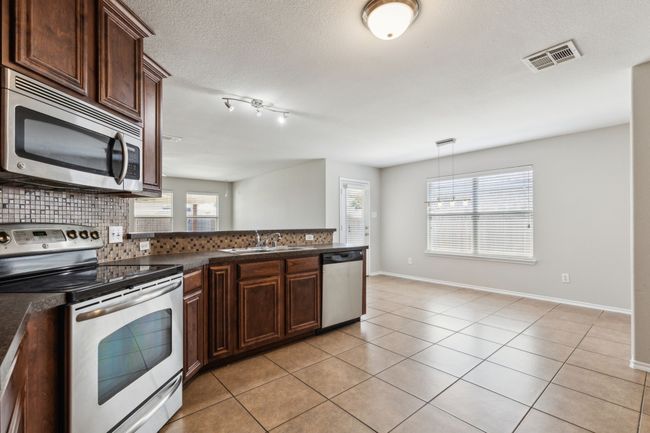 4006 Autumnwood Ln, House other with 3 bedrooms, 2 bathrooms and null parking in Heartland TX | Image 10