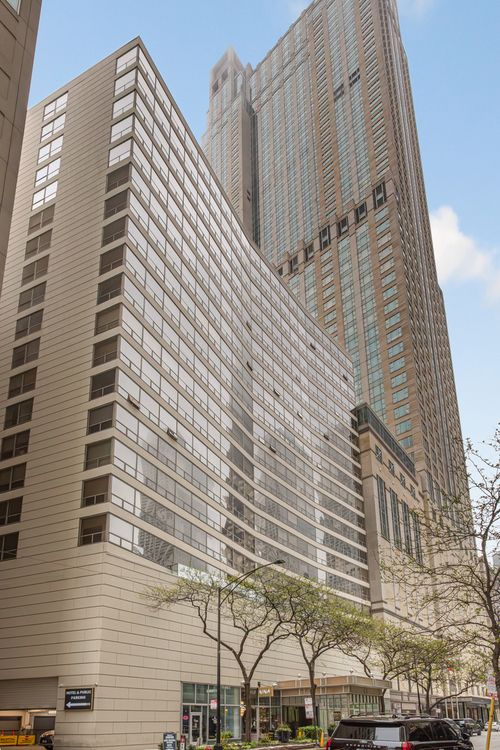 401-110 Delaware Pl, Chicago, IL, 60611-4964 | Card Image