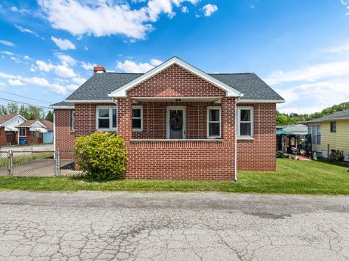 813 Main St, Windsor Heights, WV, 26075 | Card Image