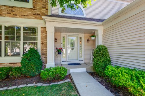 824 Tylerton Cir, Grayslake, IL, 60030-1197 | Card Image