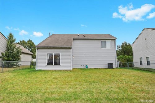 7140 Maplelawn Dr, Ypsilanti, MI, 48197-1764 | Card Image