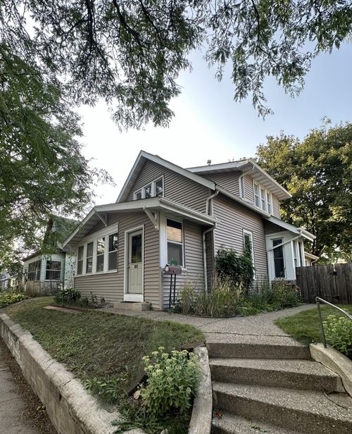 823 Juno Ave, Saint Paul, MN, 55102-3821 | Card Image