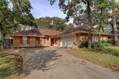 2813 Woodpath Ln, Bedford, TX, 76021-2746 | Card Image