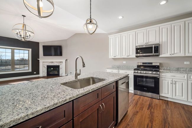 26451 W Stephanie Dr, Home with 3 bedrooms, 2 bathrooms and null parking in Channahon IL | Image 6