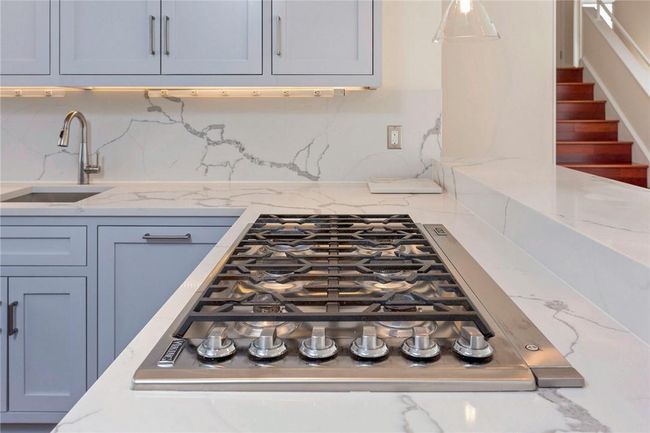 Propane gas cooking overlooking breakfast bar. | Image 10