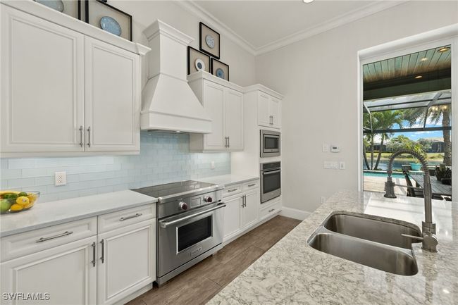 6348 Lyford Isle Dr, House other with 3 bedrooms, 5 bathrooms and null parking in Naples FL | Image 13