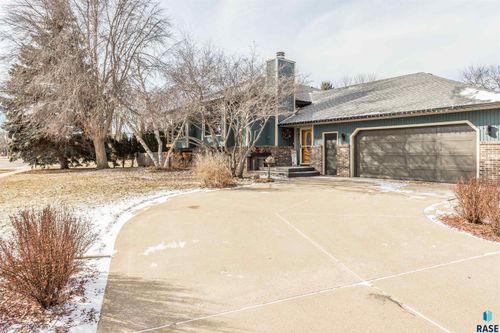 2713 S Harvey Dunn Dr Drive, Sioux Falls, SD, 57103 | Card Image